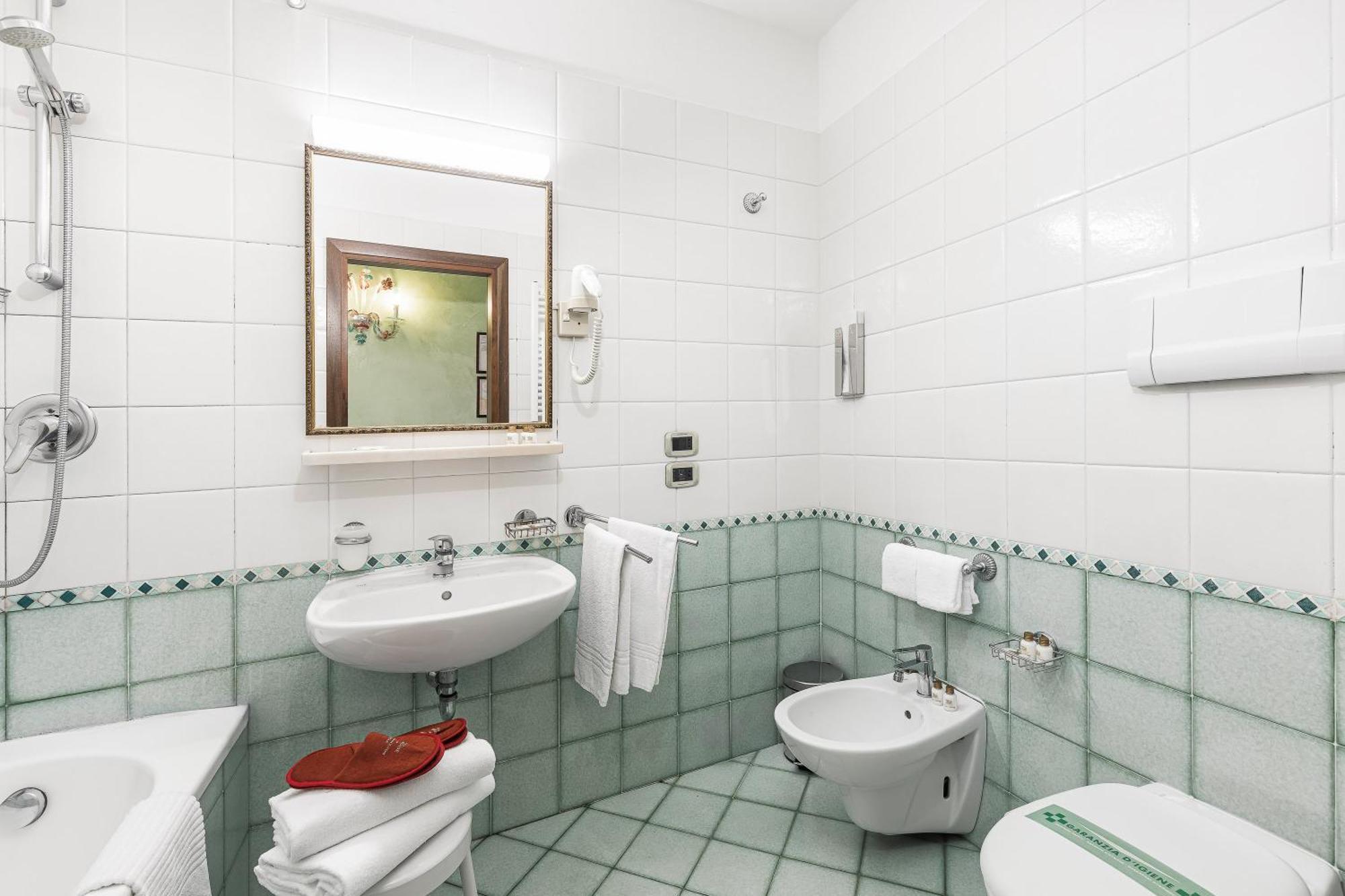 Chambre Double ou Lits Jumeaux de Luxe - Vue sur Canal